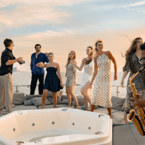 Dubái: Yate Privado con DJ y Cena a Bordo 3 Hours